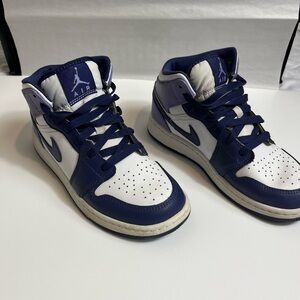 Nike Air Jordan High-Tops in White and Blue